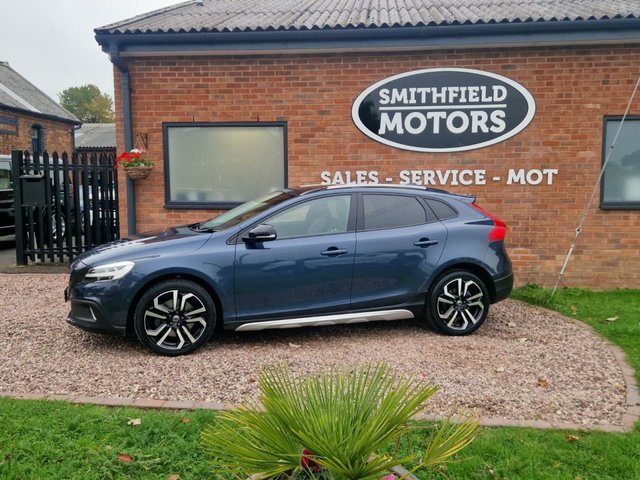 View our VOLVO V40 CROSS COUNTRY