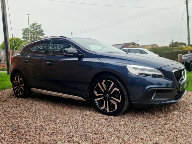 View our VOLVO V40 CROSS COUNTRY