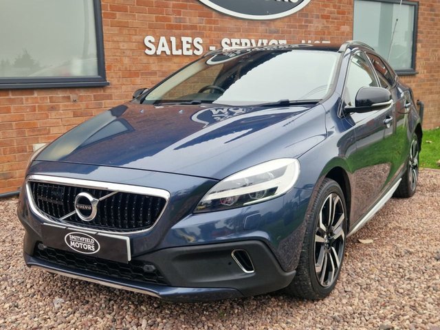 View our VOLVO V40 CROSS COUNTRY