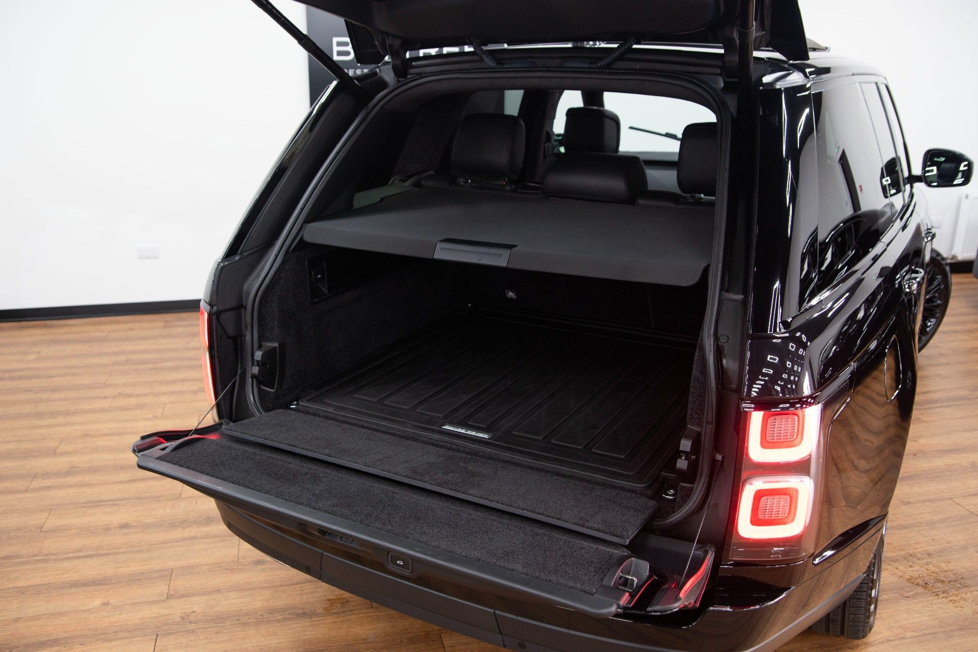 USED 2020 LAND ROVER RANGE ROVER 3.0 D300 MHEV Westminster Black 