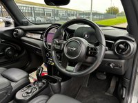 USED 2021 71 MINI Electric Hatch Cooper SE 32.6kWh Level 3 Hatchback 3dr Electric Auto (184 ps) 2 OWNERS FROM NEW* MINI SERVICE HISTORY* FULL EV* AUTOMATIC* SAT NAV* PANORAMIC ROOF* FULL LEATHER* HEATED SEATS* ECO  / SPORT MODE* SPEED / COLLISION ASSIST* TRACTION CONTROL* ELECTRIC HANDBRAKE