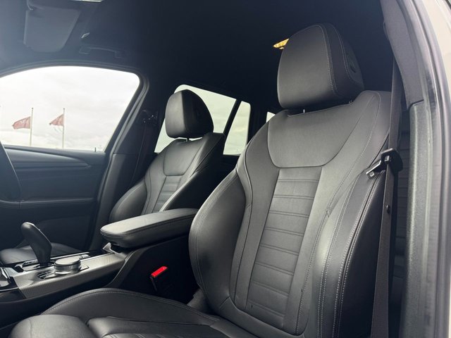 2019 BMW X3 2019 2.0 20d M Sport SUV 5dr Diesel Auto xDrive Euro 6 (s/s) (190 ps) * HUGE SPEC LIST * HEATED VERNASCA LEATHER * BMW MOBILITY SYSTEM * VIRTUAL COCKPIT * REAR CAMERA * AUTOMATIC TAILGATE * SUN PROTECTION GLAZING * 19" ALLOY WHEELS * APPLE CARPLAY * CRUISE CONTROL * ALPINE WHITE * AMBIENT LIGHTING * 10.25" DISPLAY * BLUETOOTH * LED LIGHTS * PARKING ASSISTANT * POWER FOLD MIRRORS * DAB * SAT NAV * STUNNING THROUGHOUT * - Photo 3