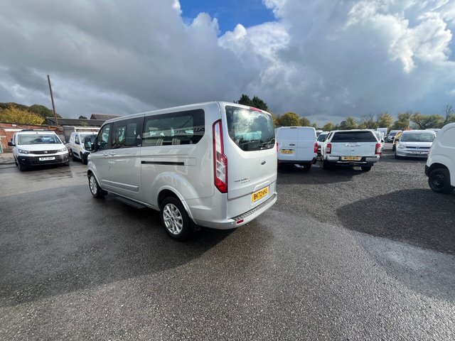 2022 Ford Tourneo Custom 2L Titanium 5dr - Photo 4