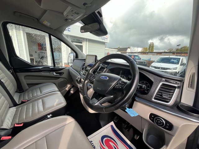 2022 Ford Tourneo Custom 2L Titanium 5dr - Photo 12