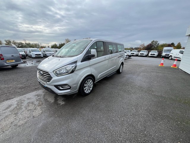 2022 Ford Tourneo Custom 2L Titanium 5dr - Photo 3