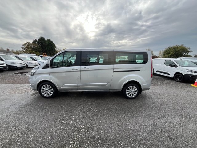 2022 Ford Tourneo Custom 2L Titanium 5dr - Photo 4