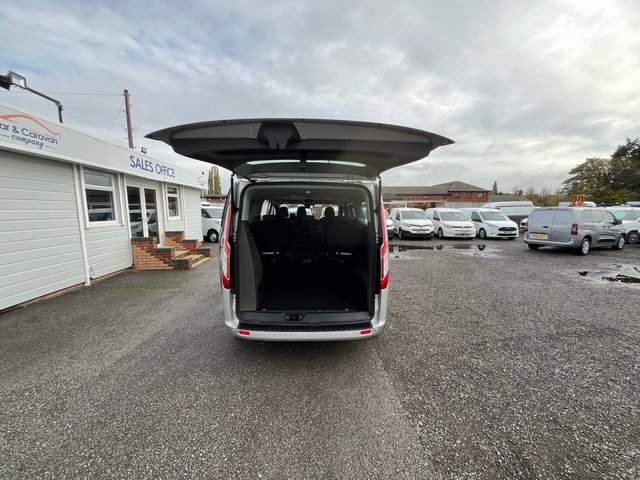 2022 Ford Tourneo Custom 2L Titanium 5dr - Photo 11