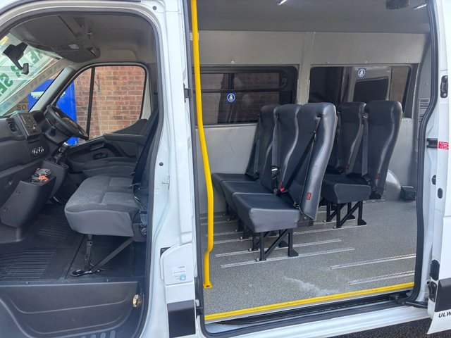 2021 VAUXHALL MOVANO £15995 + VAT Edition minibus STOCKPORT / MANCHESTER - Photo 5