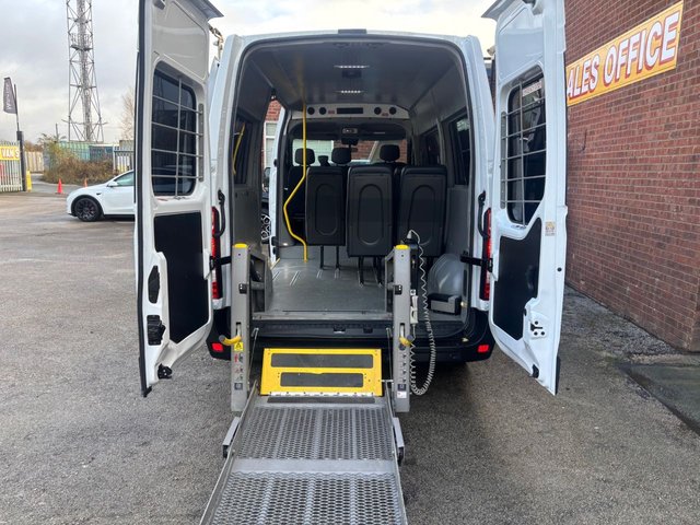 2021 VAUXHALL MOVANO £15995 + VAT Edition minibus STOCKPORT / MANCHESTER - Photo 2