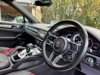 USED 2023 23 PORSCHE CAYENNE 3.0 V6 E-Hybrid 17.9kWh Platinum Edition Coupe 5dr Petrol Plug-in Hybrid TiptronicS 4WD Euro 6 (s/s) (3.6kW Charger) (462 ps) AIR SUSPENSION/22 IN SPIDER ALLOYS