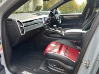 USED 2023 23 PORSCHE CAYENNE 3.0 V6 E-Hybrid 17.9kWh Platinum Edition Coupe 5dr Petrol Plug-in Hybrid TiptronicS 4WD Euro 6 (s/s) (3.6kW Charger) (462 ps) AIR SUSPENSION/22 IN SPIDER ALLOYS