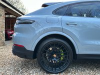 USED 2023 23 PORSCHE CAYENNE 3.0 V6 E-Hybrid 17.9kWh Platinum Edition Coupe 5dr Petrol Plug-in Hybrid TiptronicS 4WD Euro 6 (s/s) (3.6kW Charger) (462 ps) AIR SUSPENSION/22 IN SPIDER ALLOYS