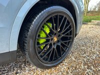 USED 2023 23 PORSCHE CAYENNE 3.0 V6 E-Hybrid 17.9kWh Platinum Edition Coupe 5dr Petrol Plug-in Hybrid TiptronicS 4WD Euro 6 (s/s) (3.6kW Charger) (462 ps) AIR SUSPENSION/22 IN SPIDER ALLOYS