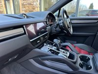 USED 2023 23 PORSCHE CAYENNE 3.0 V6 E-Hybrid 17.9kWh Platinum Edition Coupe 5dr Petrol Plug-in Hybrid TiptronicS 4WD Euro 6 (s/s) (3.6kW Charger) (462 ps) AIR SUSPENSION/22 IN SPIDER ALLOYS