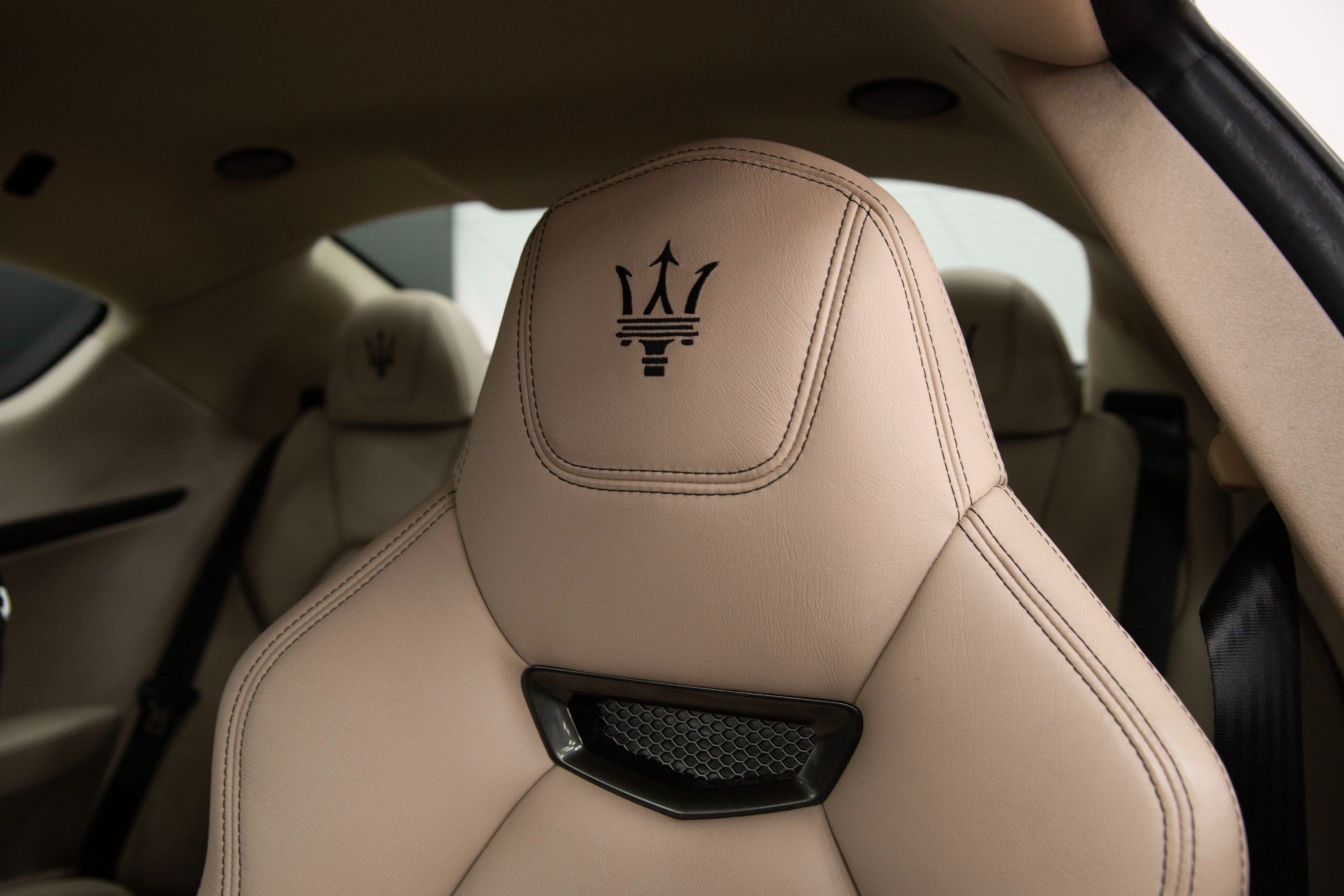 USED 2016 C MASERATI GRANTURISMO 4.7 V8 Sport 