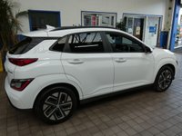 USED 2021 71 HYUNDAI KONA 64kWh Premium SUV 5dr Electric Auto (10.5kW Charger) (204 ps) SAT NAV HEATED SEATS CRUISE CONTROL REAR VIEW CAMERA PARKING SENSORS 1 OWNER EXCELLENT SERVICE HISTORY HYUNDAI WARRANTY TILL SEPT 2026