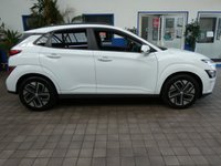 USED 2021 71 HYUNDAI KONA 64kWh Premium SUV 5dr Electric Auto (10.5kW Charger) (204 ps) SAT NAV HEATED SEATS CRUISE CONTROL REAR VIEW CAMERA PARKING SENSORS 1 OWNER EXCELLENT SERVICE HISTORY HYUNDAI WARRANTY TILL SEPT 2026