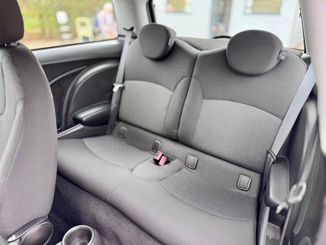 2010 MINI HATCH - Photo 10