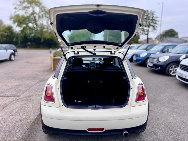 2010 MINI HATCH - Photo 7