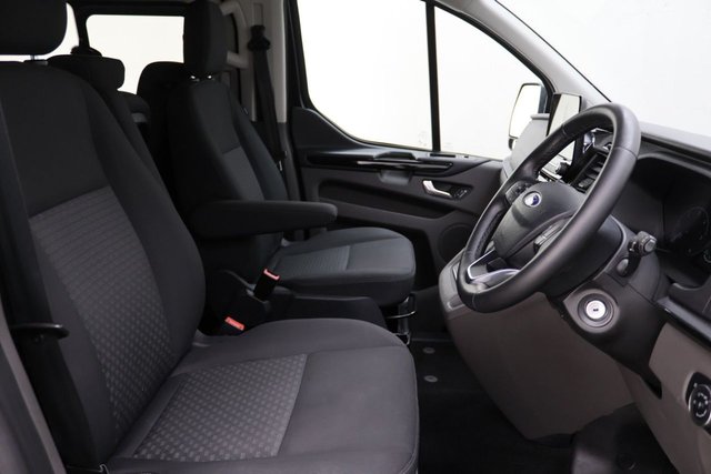2022 Ford Tourneo Custom 2L Zetec 5dr - Photo 11