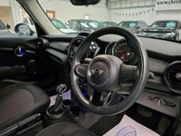 USED 2017 17 MINI HATCH 1.5 Cooper Auto Euro 6 (s/s) 5dr Ultra Low Miles-Huge Spec