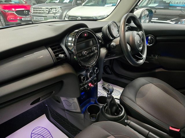 2017 MINI HATCH 1.5 Cooper Auto Euro 6 (s/s) 5dr - Photo 2
