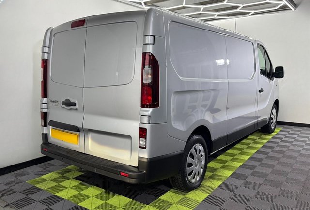 2018 RENAULT TRAFIC - Photo 2