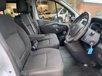 USED 2019 69 RENAULT TRAFIC 2.0 ENERGY 30 SPORT 6 SEAT L2 LWB SILVER CREW VAN *AIRCON* 