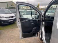 USED 2019 69 RENAULT TRAFIC 2.0 ENERGY 30 SPORT 6 SEAT L2 LWB SILVER CREW VAN *AIRCON* 