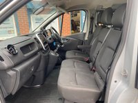 USED 2019 69 RENAULT TRAFIC 2.0 ENERGY 30 SPORT 6 SEAT L2 LWB SILVER CREW VAN *AIRCON* 