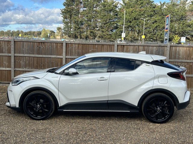 2022 TOYOTA C-HR - Photo 2