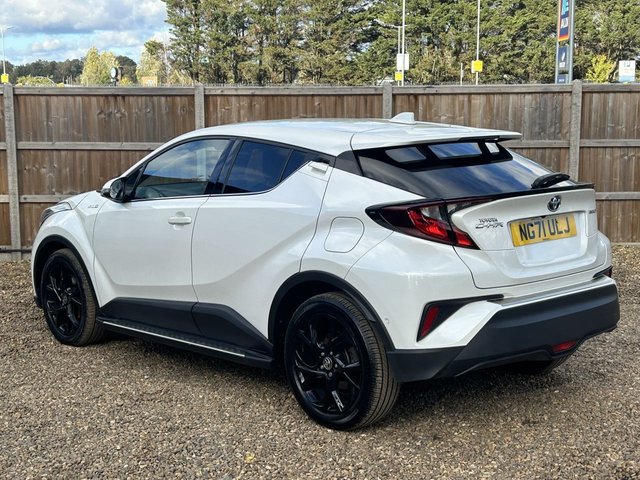 2022 TOYOTA C-HR - Photo 3