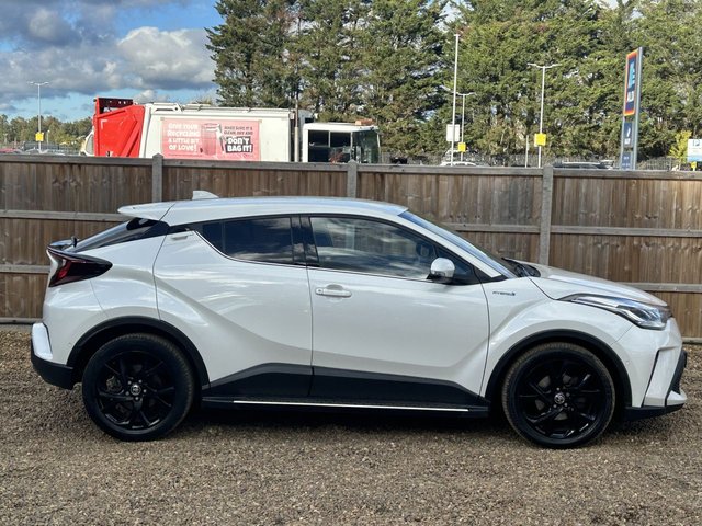 2022 TOYOTA C-HR - Photo 6