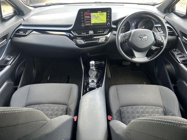 2022 TOYOTA C-HR - Photo 11
