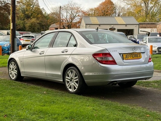2010 Mercedes-Benz C-CLASS - Photo 6