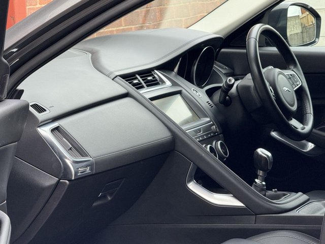 2018 JAGUAR E-PACE - Photo 12