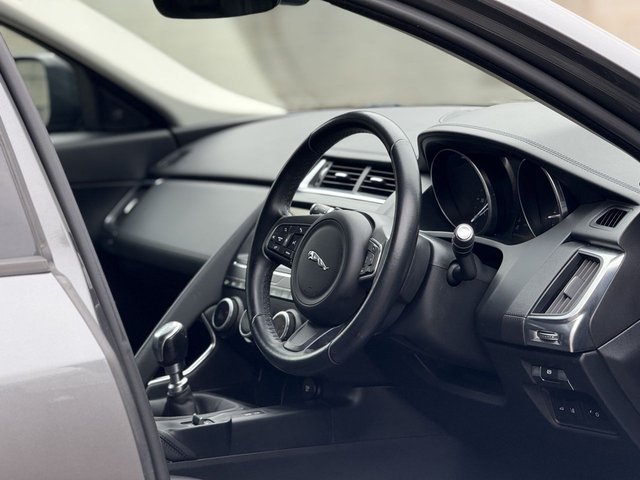 2018 JAGUAR E-PACE - Photo 11