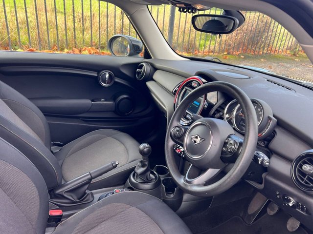 2020 MINI Hatch 1.5L One Classic 3dr - Photo 2