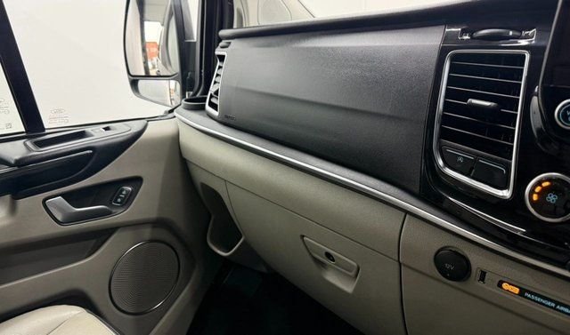 2022 Ford Tourneo Custom 2L Titanium 5dr - Photo 7
