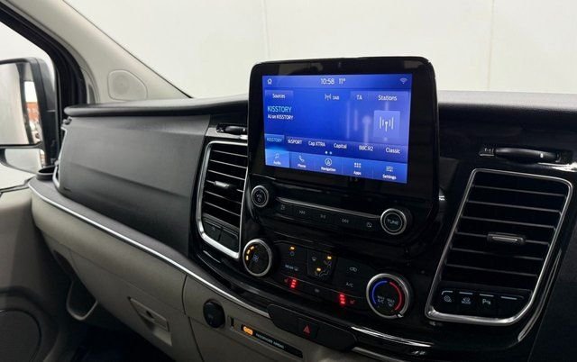 2022 Ford Tourneo Custom 2L Titanium 5dr - Photo 8