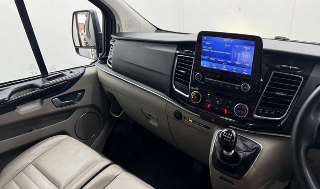 2022 Ford Tourneo Custom 2L Titanium 5dr - Photo 10