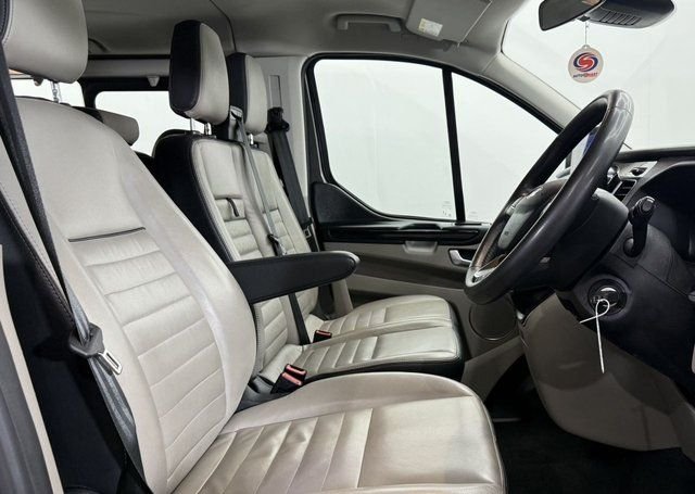 2022 Ford Tourneo Custom 2L Titanium 5dr - Photo 6