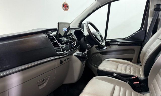 2022 Ford Tourneo Custom 2L Titanium 5dr - Photo 9