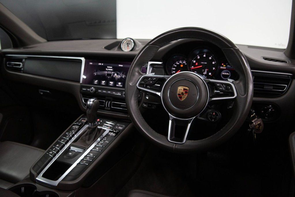 USED 2018 P PORSCHE MACAN 2.0T SUV  