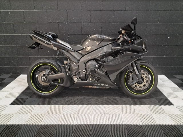 View our YAMAHA R1