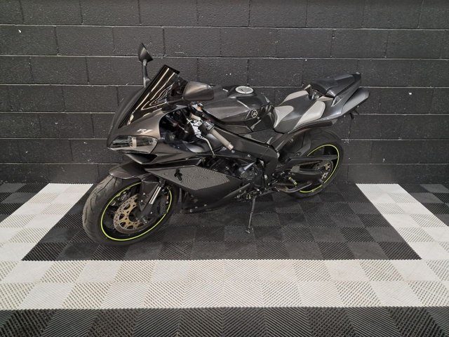 View our YAMAHA R1