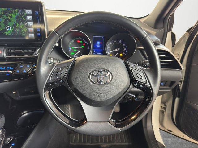 2018 TOYOTA C-HR 1.8 VVT-h Dynamic SUV 5dr Petrol Hybrid CVT Euro 6 (s/s) (122 ps) - Photo 11