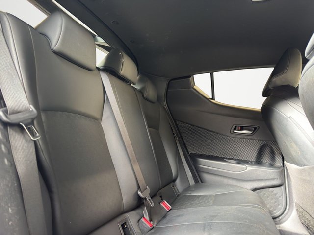 2018 TOYOTA C-HR 1.8 VVT-h Dynamic SUV 5dr Petrol Hybrid CVT Euro 6 (s/s) (122 ps) - Photo 12