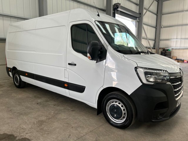 2022 RENAULT MASTER