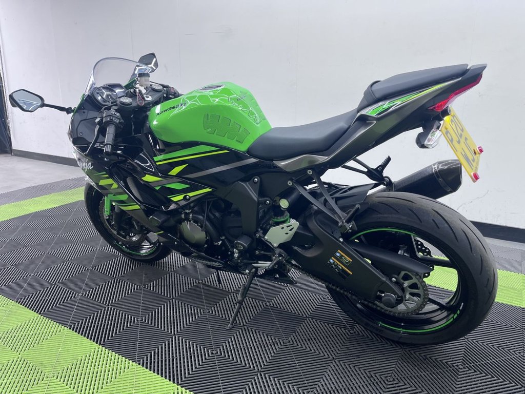 Kawasaki Ninja Zx-6r 636 636 Super Sports Petrol Manual (129 Ps)